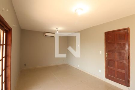 Suíte 1 de casa para alugar com 3 quartos, 300m² em Estrela do Norte, São Gonçalo