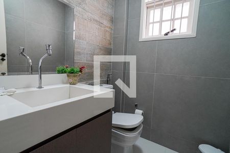 Banheiro de casa à venda com 4 quartos, 360m² em Piratininga, Niterói