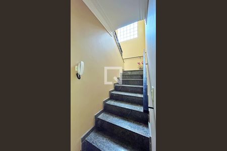 Escada de casa à venda com 3 quartos, 190m² em Vila Rosalia, Guarulhos