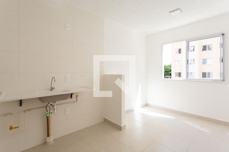 Sala e cozinha de apartamento para alugar com 2 quartos, 33m² em Cambuci, São Paulo