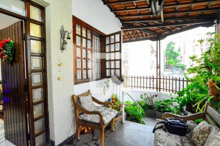 Varanda de casa à venda com 4 quartos, 240m² em Grajaú, Belo Horizonte