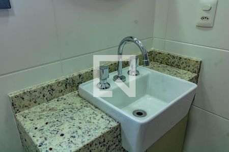 Banheiro de kitnet/studio para alugar com 1 quarto, 25m² em Vila Guarani (zona Sul), São Paulo