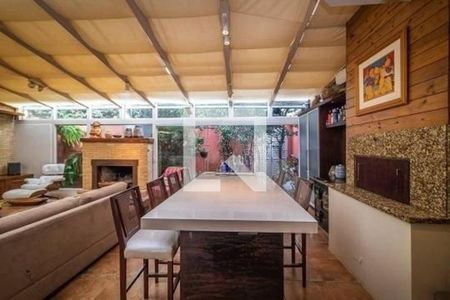 Casa à venda com 4 quartos, 390m² em Petrópolis, Porto Alegre