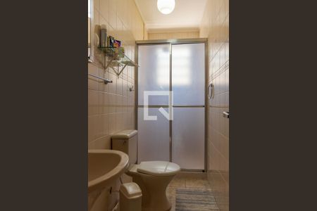Banheiro de apartamento à venda com 2 quartos, 90m² em Auxiliadora, Porto Alegre