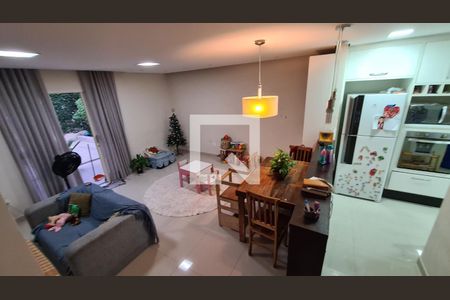 Casa à venda com 113m², 3 quartos e 2 vagasSala