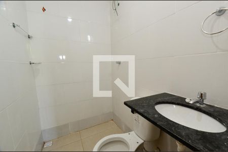 Banheiro de apartamento para alugar com 1 quarto, 25m² em Esplanada, Belo Horizonte