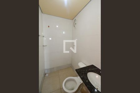 Banheiro de apartamento para alugar com 1 quarto, 25m² em Esplanada, Belo Horizonte