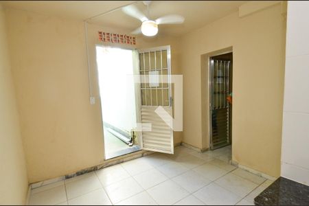 Sala de apartamento para alugar com 1 quarto, 25m² em Esplanada, Belo Horizonte