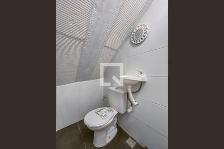 Banheiro de apartamento à venda com 1 quarto, 32m² em Jardim Carvalho, Porto Alegre