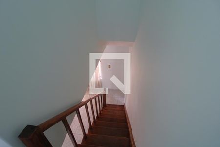 Escada de casa para alugar com 3 quartos, 120m² em Socorro, São Paulo