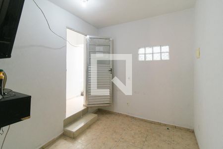 Sala/Quarto de casa para alugar com 1 quarto, 30m² em Vila Brasilina, São Paulo
