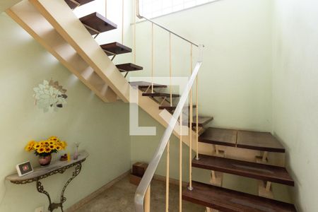 Escada de casa à venda com 3 quartos, 287m² em Moema, São Paulo