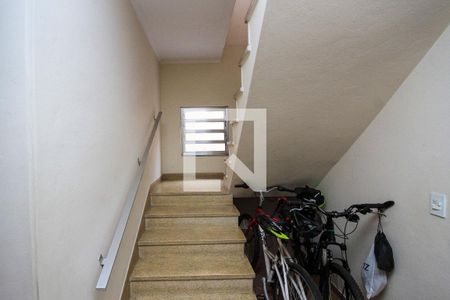 Escada de casa para alugar com 3 quartos, 294m² em Vila Santa Clara, São Paulo