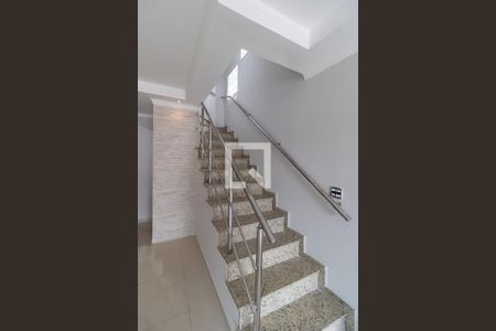 Escada de casa à venda com 2 quartos, 100m² em Vila Dom Pedro I, São Paulo
