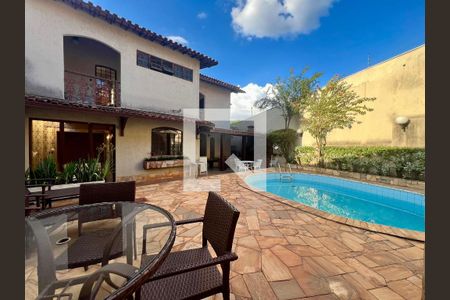 Casa para alugar com 486m², 5 quartos e 5 vagas Casa para alugar com 486m², 5 quartos e 5 vagasPiscina