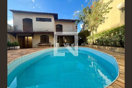 Casa para alugar com 486m², 5 quartos e 5 vagas Casa para alugar com 486m², 5 quartos e 5 vagasPiscina