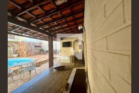 Casa para alugar com 486m², 5 quartos e 5 vagas Casa para alugar com 486m², 5 quartos e 5 vagasVaranda gourmet - piscina