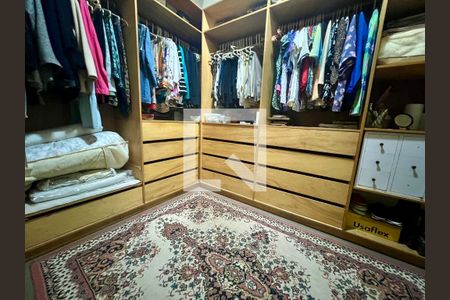 Closet de casa para alugar com 5 quartos, 486m² em Santa Lúcia, Belo Horizonte