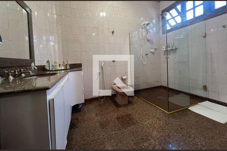 Casa para alugar com 486m², 5 quartos e 5 vagas Casa para alugar com 486m², 5 quartos e 5 vagasBanheiro Social