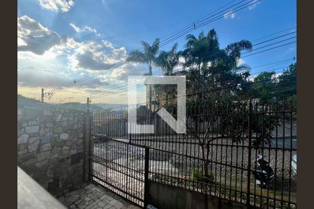 Casa para alugar com 486m², 5 quartos e 5 vagas Casa para alugar com 486m², 5 quartos e 5 vagasVista frente