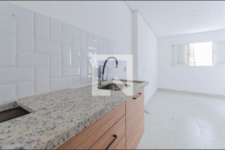 Cozinha de kitnet/studio para alugar com 1 quarto, 14m² em Jardim da Glória, São Paulo