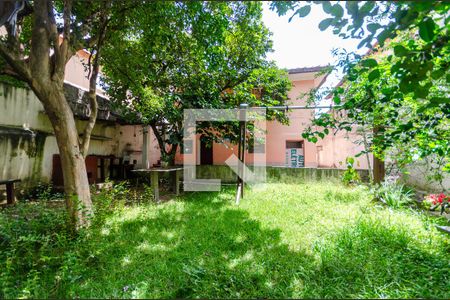 Casa à venda com 300m², 3 quartos e 2 vagas Casa à venda com 300m², 3 quartos e 2 vagasÁrea externa