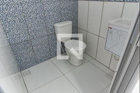 Banheiro de casa para alugar com 1 quarto, 25m² em Vila Independência, São Paulo