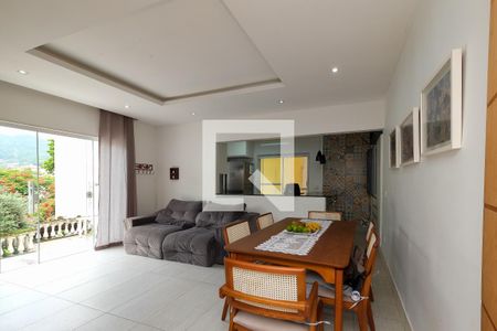 Sala de casa à venda com 4 quartos, 130m² em Grajau, Rio de Janeiro
