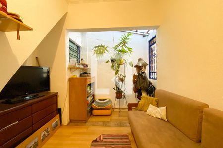 Sala de TV de casa à venda com 3 quartos, 140m² em Vila Clementino, São Paulo