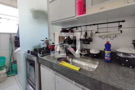 Cozinha de apartamento à venda com 2 quartos, 47m² em Loteamento Parque São Martinho, Campinas