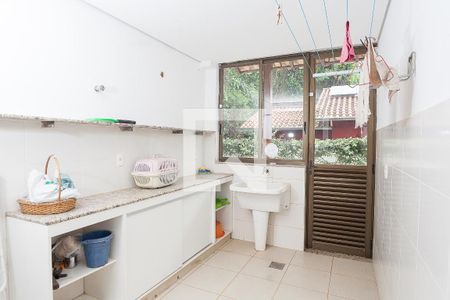 Casa de condomínio à venda com 350m², 3 quartos e 6 vagas Casa de condomínio à venda com 350m², 3 quartos e 6 vagasÁrea de Serviço