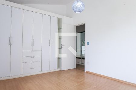 Casa de condomínio à venda com 350m², 3 quartos e 6 vagas Casa de condomínio à venda com 350m², 3 quartos e 6 vagasquarto 2