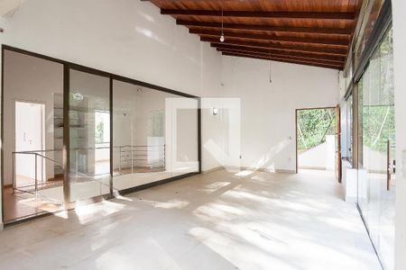 Casa de condomínio à venda com 350m², 3 quartos e 6 vagas Casa de condomínio à venda com 350m², 3 quartos e 6 vagasÁrea externa