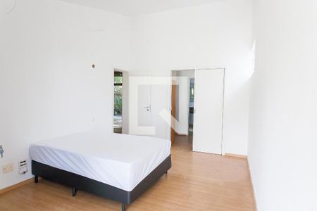 Casa de condomínio à venda com 350m², 3 quartos e 6 vagas Casa de condomínio à venda com 350m², 3 quartos e 6 vagassuite