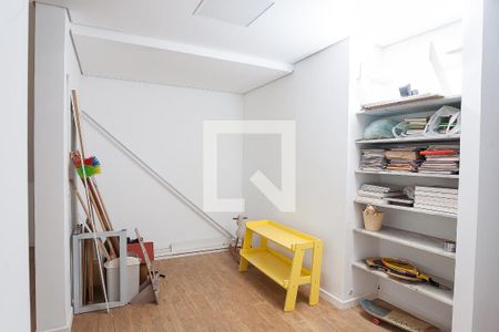 Casa de condomínio à venda com 350m², 3 quartos e 6 vagas Casa de condomínio à venda com 350m², 3 quartos e 6 vagasEscritório