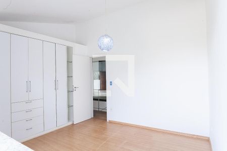 Casa de condomínio à venda com 350m², 3 quartos e 6 vagas Casa de condomínio à venda com 350m², 3 quartos e 6 vagasquarto 2