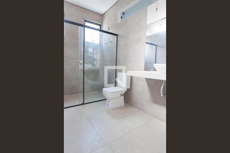 Casa de condomínio à venda com 350m², 3 quartos e 6 vagas Casa de condomínio à venda com 350m², 3 quartos e 6 vagasBanheiro Área externa