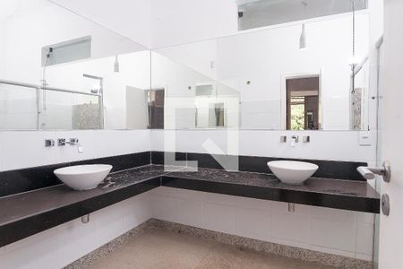 Casa de condomínio à venda com 350m², 3 quartos e 6 vagas Casa de condomínio à venda com 350m², 3 quartos e 6 vagasbanheiro suite