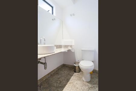 Casa de condomínio à venda com 350m², 3 quartos e 6 vagas Casa de condomínio à venda com 350m², 3 quartos e 6 vagasLavabo