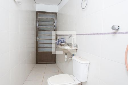 Casa de condomínio à venda com 350m², 3 quartos e 6 vagas Casa de condomínio à venda com 350m², 3 quartos e 6 vagasBanheiro de serviço