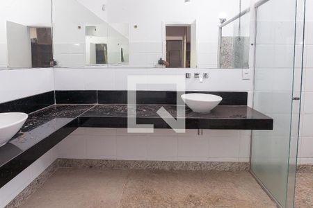 Casa de condomínio à venda com 350m², 3 quartos e 6 vagas Casa de condomínio à venda com 350m², 3 quartos e 6 vagasbanheiro suite