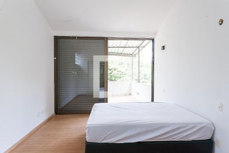 Casa de condomínio à venda com 350m², 3 quartos e 6 vagas Casa de condomínio à venda com 350m², 3 quartos e 6 vagassuite