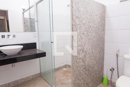 Casa de condomínio à venda com 350m², 3 quartos e 6 vagas Casa de condomínio à venda com 350m², 3 quartos e 6 vagasbanheiro suite