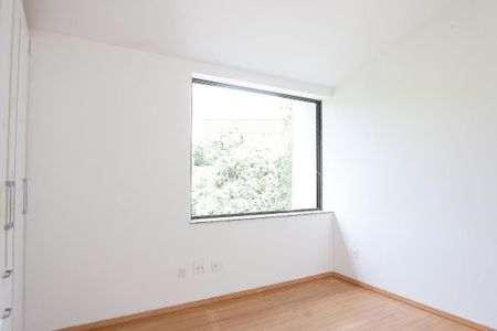 Casa de condomínio à venda com 350m², 3 quartos e 6 vagas Casa de condomínio à venda com 350m², 3 quartos e 6 vagasquarto 1