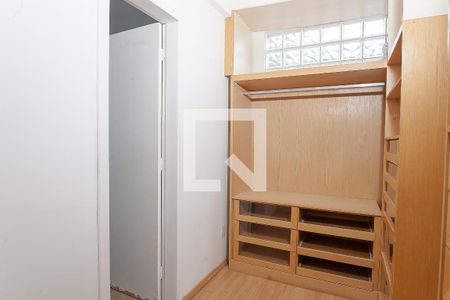 Casa de condomínio à venda com 350m², 3 quartos e 6 vagas Casa de condomínio à venda com 350m², 3 quartos e 6 vagascloset suite