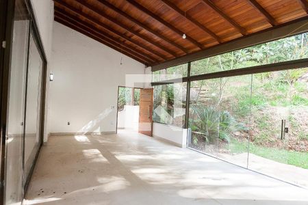 Casa de condomínio à venda com 350m², 3 quartos e 6 vagas Casa de condomínio à venda com 350m², 3 quartos e 6 vagasÁrea externa