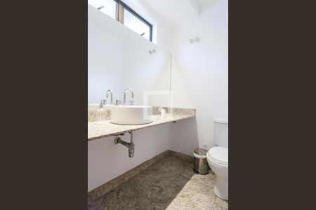 Casa de condomínio à venda com 350m², 3 quartos e 6 vagas Casa de condomínio à venda com 350m², 3 quartos e 6 vagasLavabo