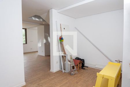 Casa de condomínio à venda com 350m², 3 quartos e 6 vagas Casa de condomínio à venda com 350m², 3 quartos e 6 vagasEscritório