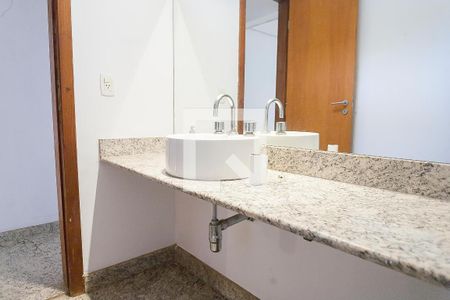 Casa de condomínio à venda com 350m², 3 quartos e 6 vagas Casa de condomínio à venda com 350m², 3 quartos e 6 vagasLavabo