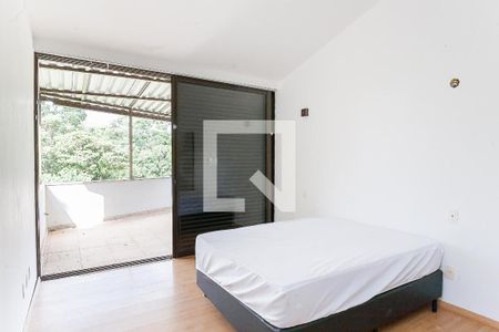 Casa de condomínio à venda com 350m², 3 quartos e 6 vagas Casa de condomínio à venda com 350m², 3 quartos e 6 vagassuite